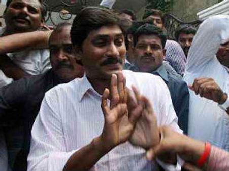  ఢిల్లీనీ వణికించాడు!: జైల్లో జగన్ బర్త్ డే వేడుకలు