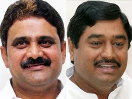 పర్మిషన్ అవసరంలేదు: మోపిదేవి,ధర్మానకు నోటీసులు