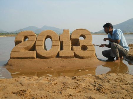  ఇసుకతో శిల్పాలు చెక్కుతాడు, అభిరుచీ ఆదరువూ