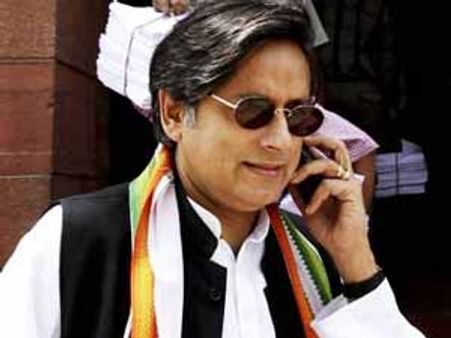 రేప్ విక్టిం పేరు వెల్లడించాలి కానీ... : శశిథరూర్ వ్యాఖ్య