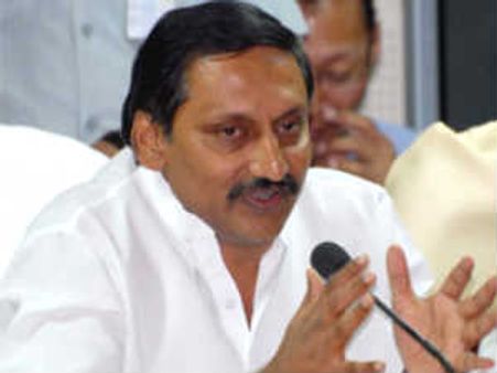 హెటెరోలో పేలుడు, ఇద్దరి మృతి: కిరణ్ పరామర్శ
