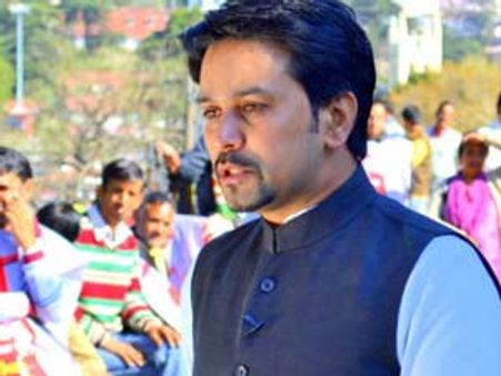 బట్టలిప్పేస్తానని పూనం, నగ్నఫోటోలతో షెర్లిన్: అనురాగ్