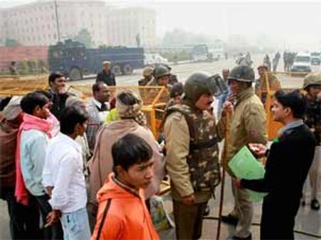 ఢిల్లీ రేప్: ఎపికి సాక్ష్యాలు, కోర్టులో లాయరుకు ఝలక్