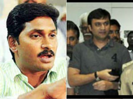 అక్బరుద్దీన్ ఓవైసీ ఎపిసోడ్: వైయస్ జగన్‌కూ మచ్చ