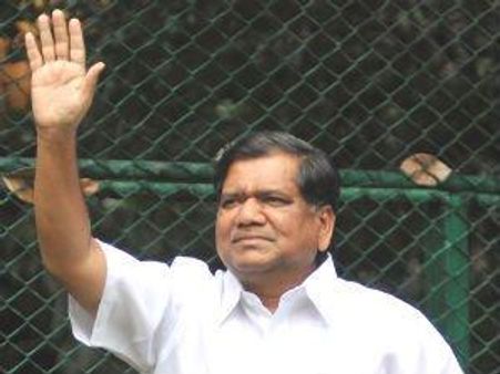 సిఎం పోస్టుకు ఎసరు: శాపగ్రస్త జిల్లాకు జగదీష్ శెట్టార్