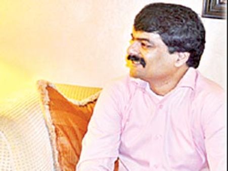 వైయస్ అల్లుడు అనిల్‌కు ఖమ్మం కోర్టు సమన్లు
