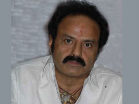 జల్లికట్టులో బాలయ్య హంగామా: బావిలో పడిన ఎద్దు