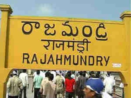 డాక్టర్ కామాంధుడు: పేషెంట్లతో రాసలీల, ఫోన్లో చిత్రీకరణ