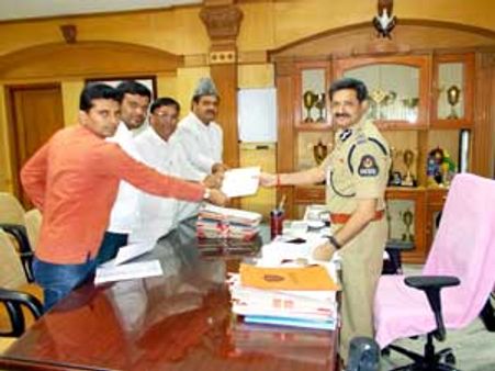 గర్నాథ్ రెడ్డిపై ఫిర్యాదులు, మన హైదరాబాద్ కూడా