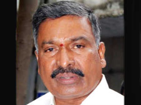 జగన్ పార్టీకే ఓటు: కాంగ్రెస్ పెద్దిరెడ్డి తిరుగుబాటు, రగడ
