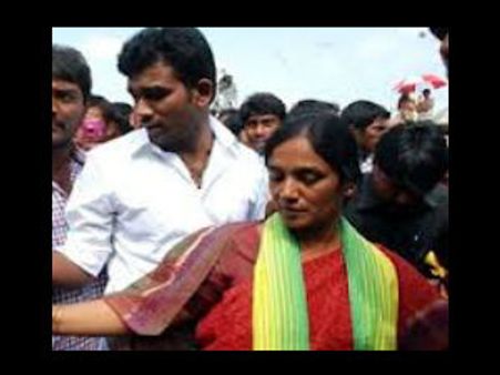 బాబు ఆదేశిస్తే పరిటాల శ్రీరామ్ పోటీ: తల్లి సునీత