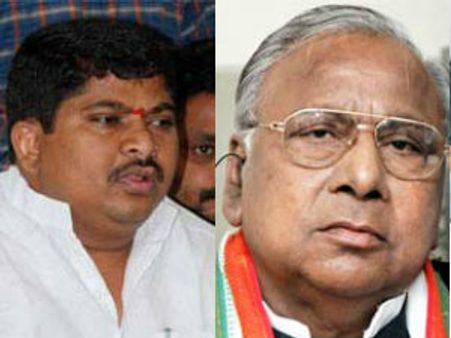 కెవిపి ఓ సైకో, జగన్‌ వైపే: విహెచ్, బొత్సపై పొన్నం ఫైర్