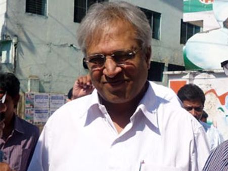 నీ మాటల వల్లే...: కెసిఆర్‌పై దుమ్మెత్తిపోసిన ఉండవల్లి