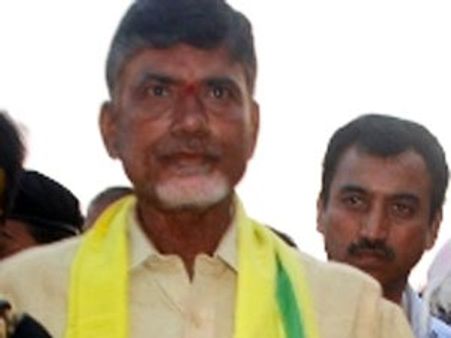 వైయస్‌తోనే ప్రారంభం: బాబు, ఒత్తిడితో యాత్రకు బ్రేక్!