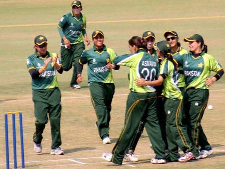 ప్రపంచ కప్: పాక్ మహిళా క్రికెటర్లకు అవమానమా?