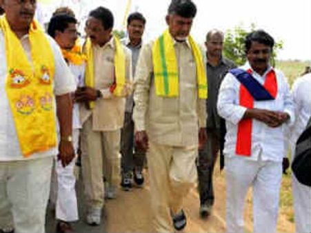 పాదయాత్రకు బాబు సిద్ధం: నేటి నుండి ఇక 10కి.మీ.లే!