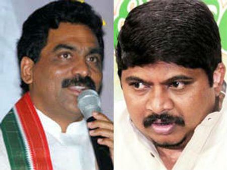 వెళ్లొచ్చు: లగడపాటికి పొన్నం: ఎదురుపడ్డా మౌనమే