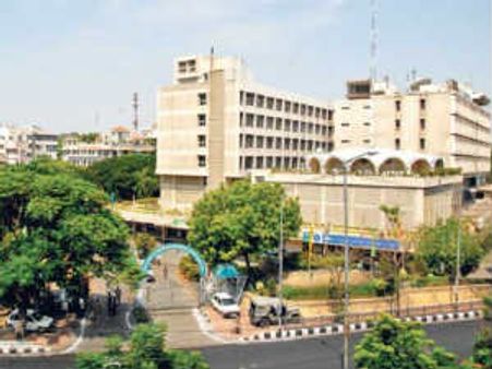  బిజెపి కార్పోరేటర్ ప్రమాణానికి అడ్డు!: కౌన్సిల్ వాయిదా