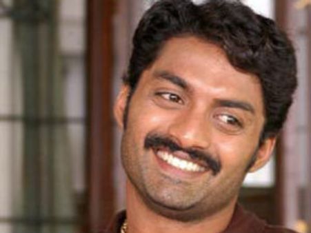 జగన్ పార్టీవి అవాస్తవాలు, టిడిపికి అండ: కల్యాణ్‌రామ్