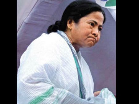 చెంప పగలకొడతా: ఫోటోజర్నలిస్ట్‌కు మమత బెదిరింపు