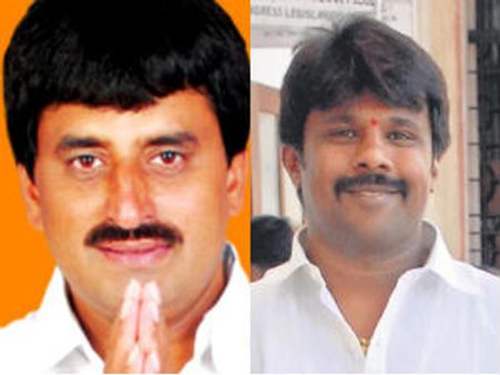 షెట్టార్‌కి షాక్: రాజీనామా, కాంగ్రెస్‌లోకి ఇద్దరుమంత్రులు