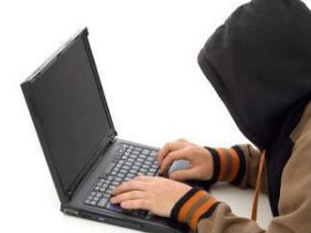 హ్యాక్: పాక్ జిందాబాద్, హైదరాబాద్‌లా అని బెదిరింపు