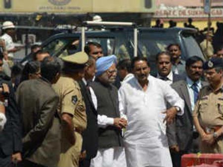 మేమున్నాం, అధైర్యమొద్దు: ప్రధాని, ప్రభుత్వానికి ప్రశంస