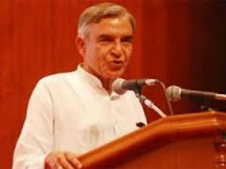 రైలు ఛార్జీల పెంచం కానీ: బన్సాల్ బడ్జెట్, 'కోట్ల' పైనే ఆశ