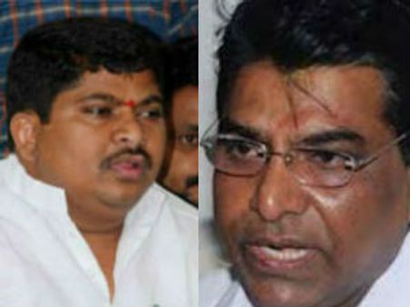 గల్ఫ్ జైళ్లలో ఎందరున్నారు?: నామా, చర్యలేవి: పొన్నం