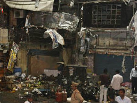 తెరపైకి బి-గ్యాంగ్: నగరంలో పేలుళ్లకి 10 లక్షలు