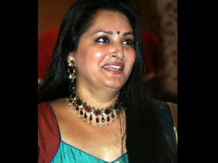  యాత్రలపై మళ్లీ జయప్రద: ఏ పార్టీయో ఇప్పుడే కాదు