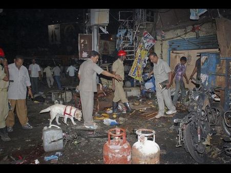 పేలుళ్లు: భత్కల్‌, మరో 9 మందిపై అరెస్టు వారంట్