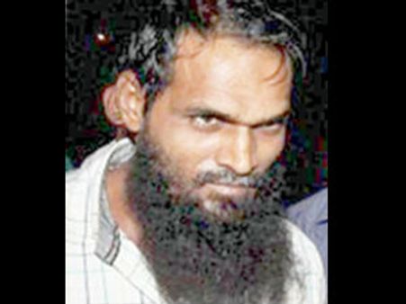 మక్బూల్‌కు క్షమాభిక్ష పెట్టిన వైయస్, కిరణ్ రెడ్డి రద్దు