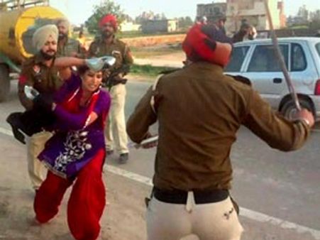 వేధింపులని ఫిర్యాదుచేస్తే.. యువతిపై పోలీసుల దాష్టీకం