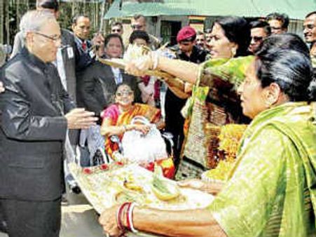 బంగ్లాలో కొత్త అల్లుడు ప్రణబ్!: మోడీ వ్యాఖ్యపై స్పందన