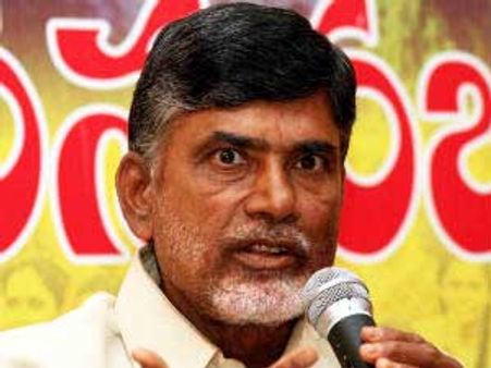 వైయస్, ఎన్టీఆర్ ఫ్యామిలీల్ని పోల్చుకోండి: చంద్రబాబు