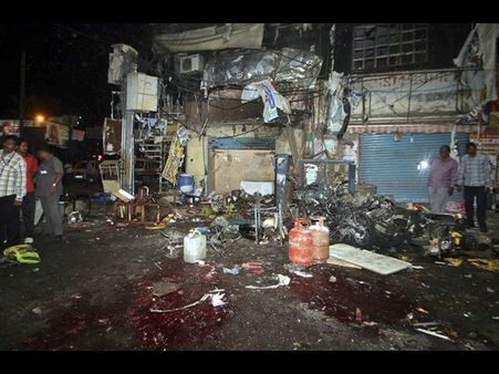 క్షమాభిక్ష: మక్బుల్, మద్దెలచెర్వు సూరి ఎఫెక్ట్