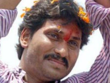  'జగన్‌ను డౌన్ చేసేందుకే కిరణ్ అకౌంట్: బాబు సర్వే...'