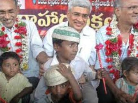 లెఫ్ట్ దీక్షలు భగ్నం: తెలుగుదేశం పార్టీ ఎమ్మెల్యే దీక్ష