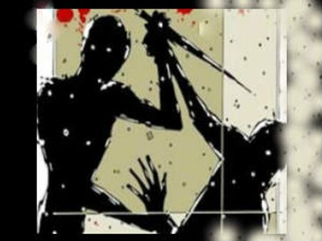 టూరిజం బస్సుపై దాడి: భార్యను చంపిన భర్త ఆత్మహత్య