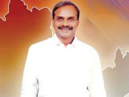 జగన్ పార్టీ వర్సెస్ కాంగ్రెసు: వైయస్ ఎవరివాడు?