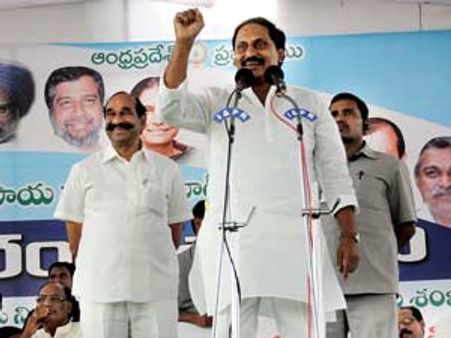 బాబు మోసం చేశాడు: కిరణ్, దామోదర రెడ్డి ప్రశంసలు