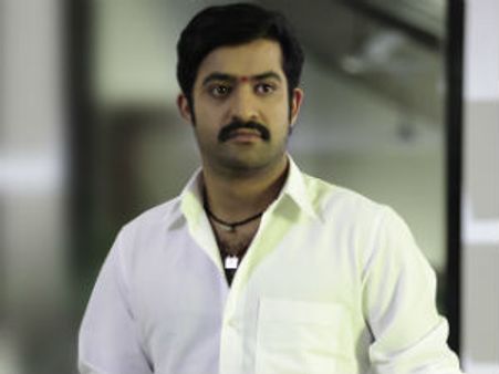 బాద్‌షాపై టిడిపి 'దమ్ము': ఎన్టీఆర్ సైలెన్స్ వెనుక..!