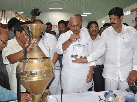 లోపాలే రాస్తే ఎలా: మీడియాకు కిరణ్ రెడ్డి క్లాస్