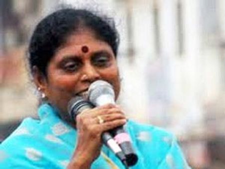 అదే వైయస్ చేసిన తప్పా?: విజయమ్మ కంట నీరు