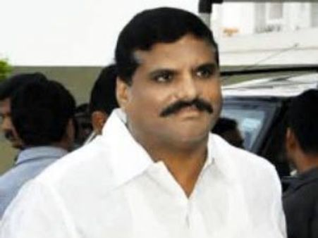 దోపిడీ రాజ్యం తెస్తారు: జగన్, షర్మిలలపై బొత్స
