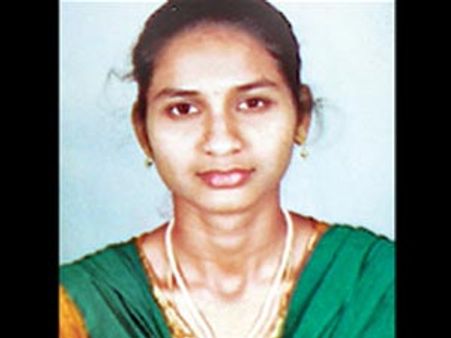 అనుమానం: ప్రేయసిపై ప్రియుడి పెట్రోల్ దాడి