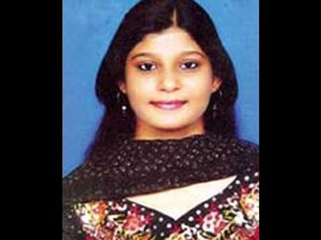 ట్రయాంగిల్ లవ్‌స్టోరీ: ఆమె హత్య, మరో యువతి పాత్ర