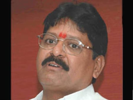 జగన్‌కు లక్ష్మీపార్వతి గతే: వైయస్‌పై మళ్లీ పేలిన సర్వే