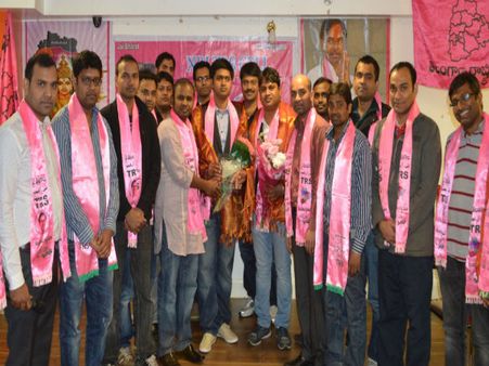 లండన్‌లో తెరాస ఆవిర్భావోత్సవం